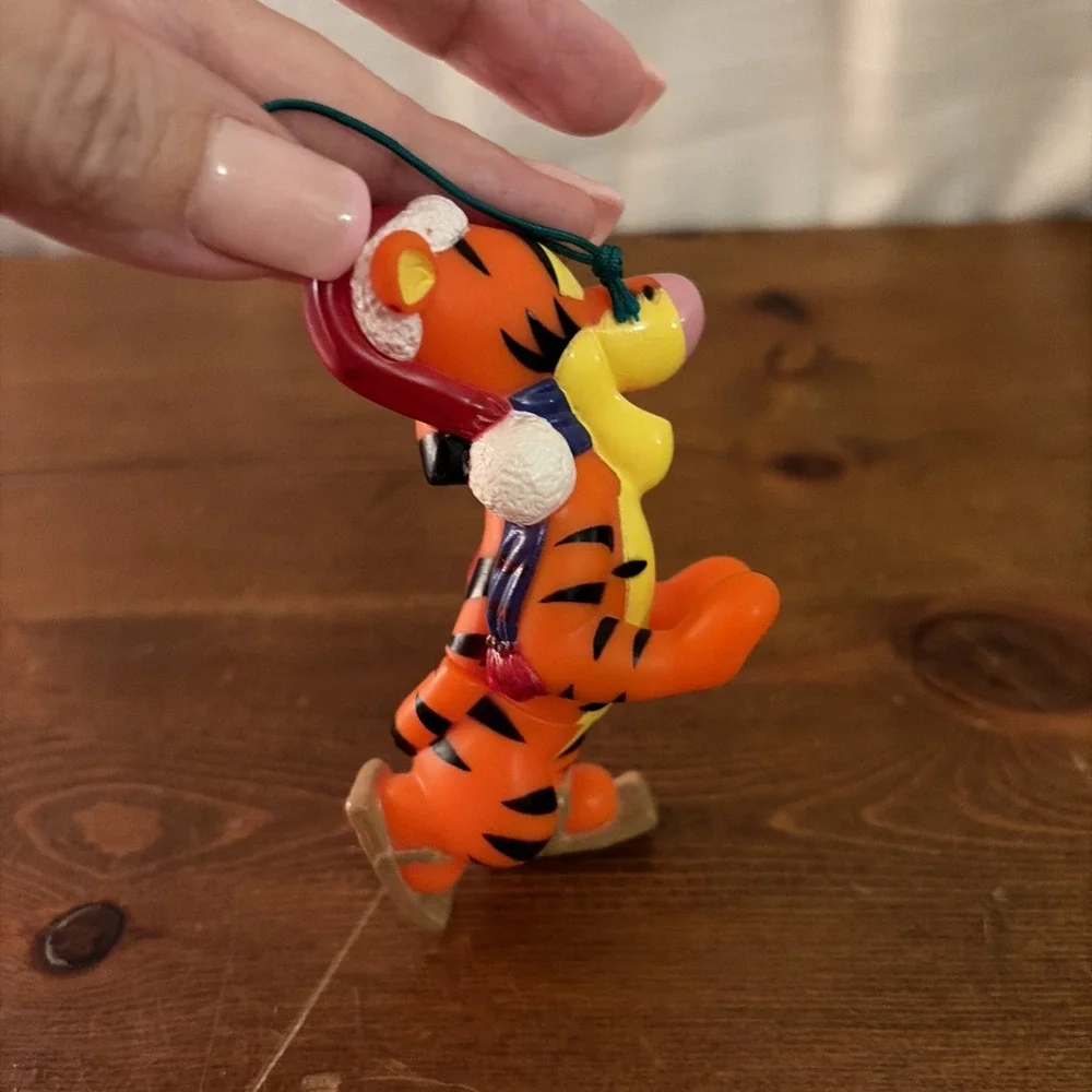 DISNEY PLASTIC TIGGER‎ CHRISMTAS HOLIDAY ORNAMENT